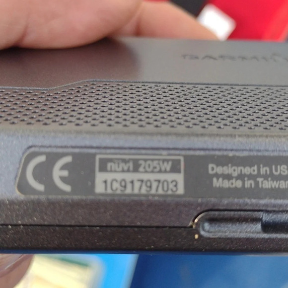 Garmin Nuvi 205w - Picture 2 of 2